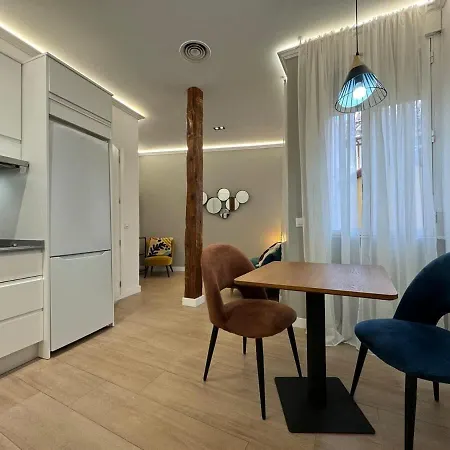 Plaza Mayor Cozy Private Apartment With Ac-2